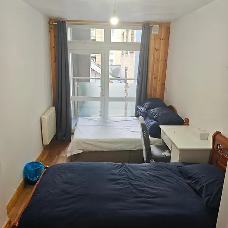 Δωμάτια σε οικογενειακή κατοικία Center En-suite